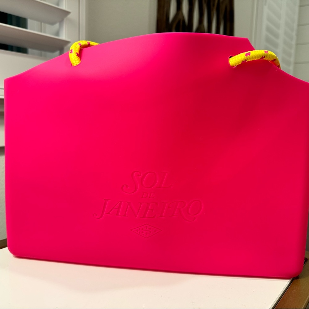 Brand new Sol de Janeiro radiance tote. Lightweight & fashionable!